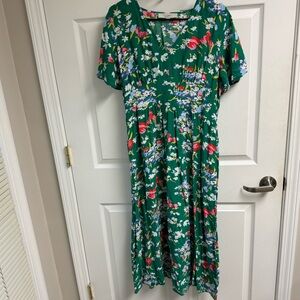 Floral Green Dress Short Flutter Sleeve Smock Waist 100% Viscose VNeck‎ Spring